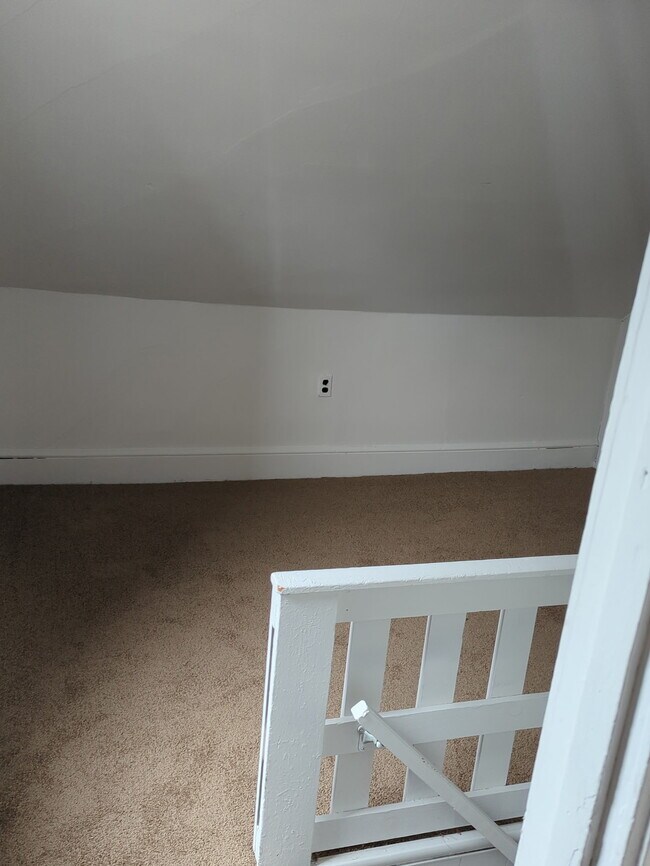 Building Photo - 605 Pond St