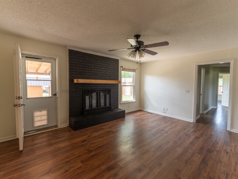 Building Photo - 2981 Bridle Dr