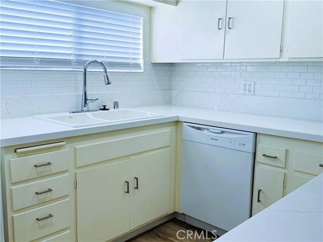 Building Photo - 2105 E Petunia St