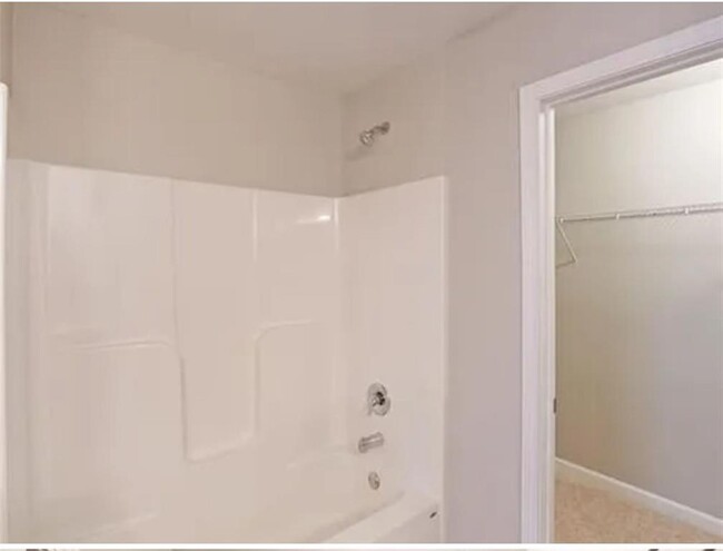 Building Photo - 677 Holly Springs Ct