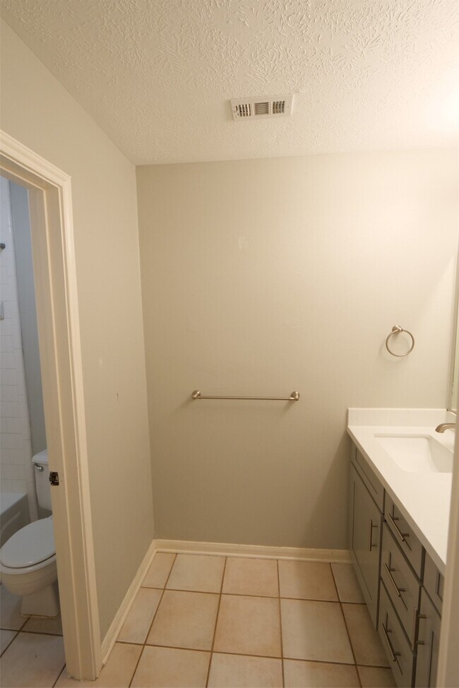 Building Photo - 17427 Hamilwood Dr