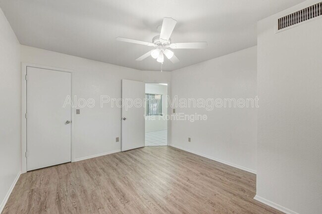 Building Photo - 6120 E Augusta Cir