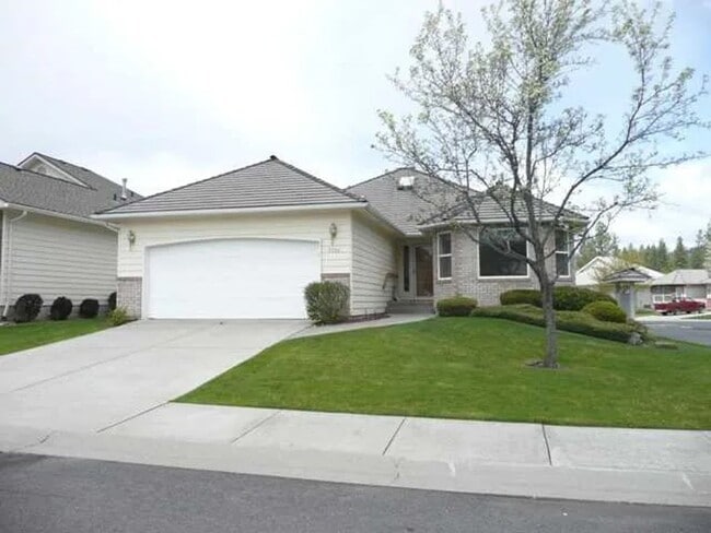 Primary Photo - Desirable 3 Bed, 3 Bath Home in Latah Cree...