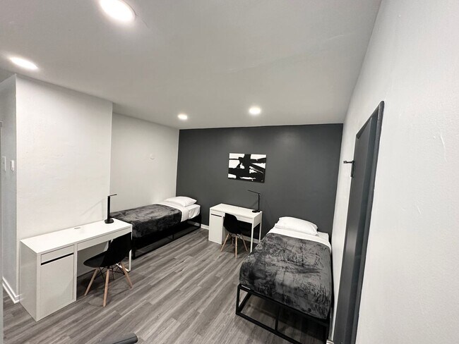 Building Photo - 832 Hilgard Ave