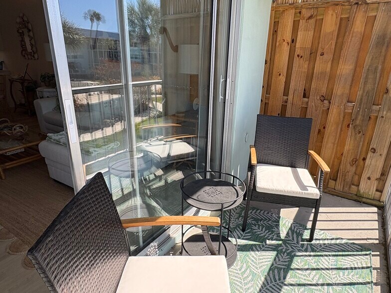 Building Photo - 325 N Causeway