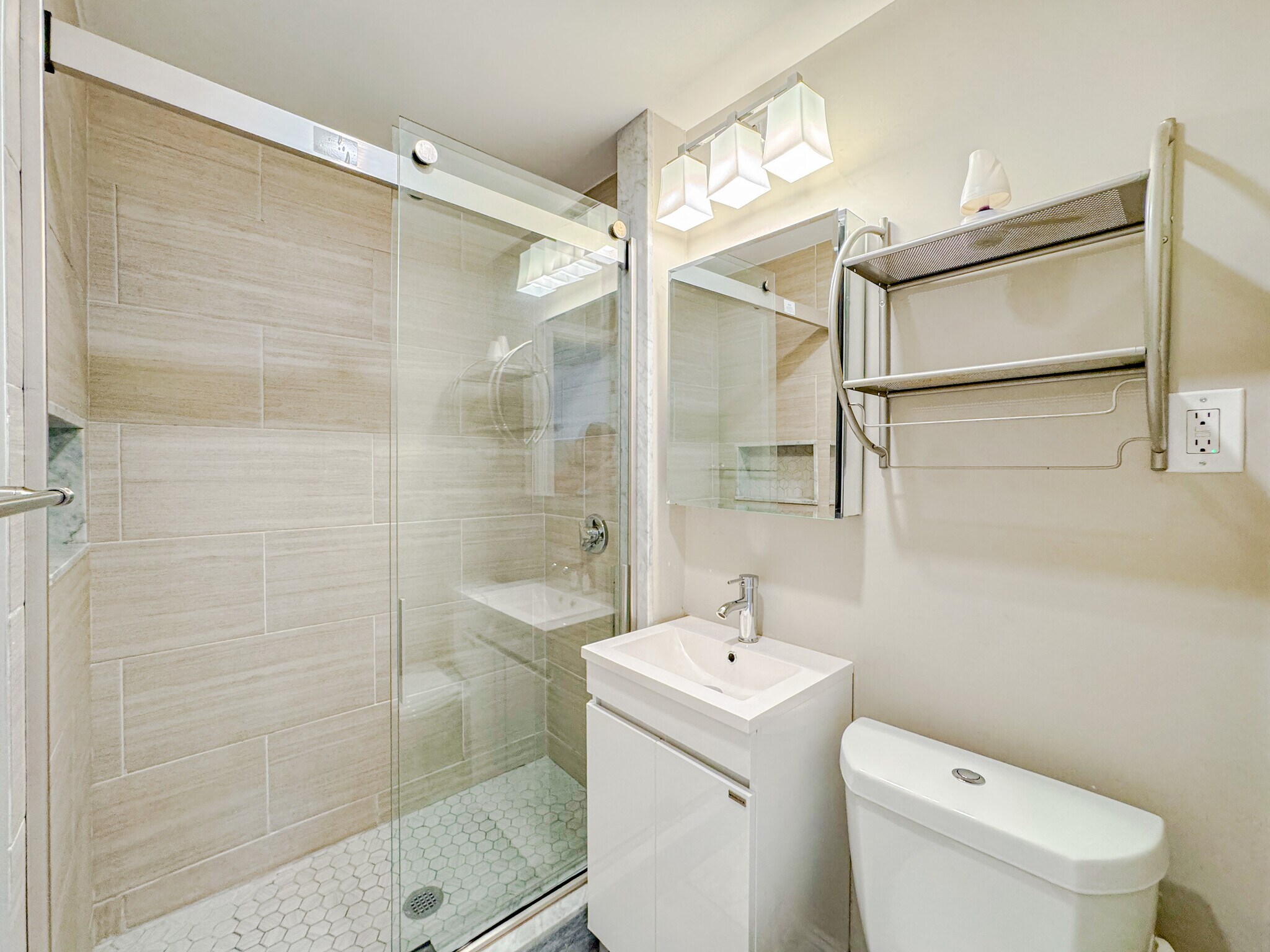 Building Photo - 19 Town Hill St