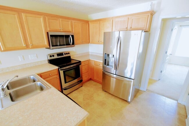 Building Photo - 1445 Avoncroft Dr