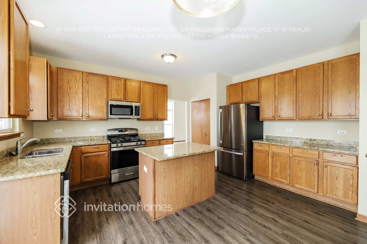 Building Photo - 16464 Coventry Ln