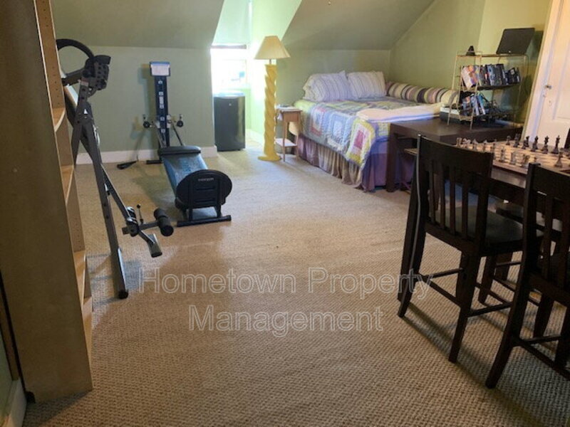 Building Photo - 1202 Penn St