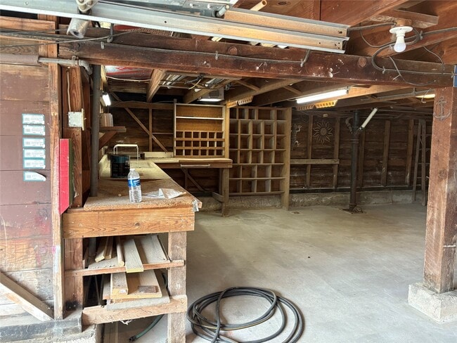 Building Photo - 2011 33rd St