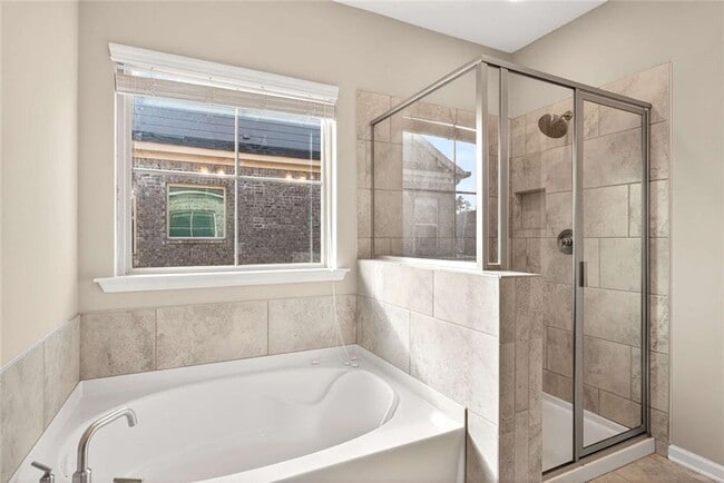 Building Photo - 3960 Redwood Dr