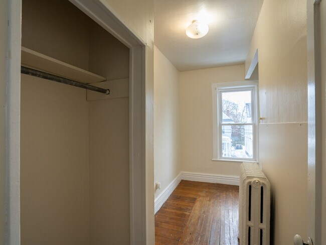 Building Photo - 431 Morris St