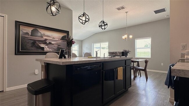 Building Photo - 421 Pinecrest Loop