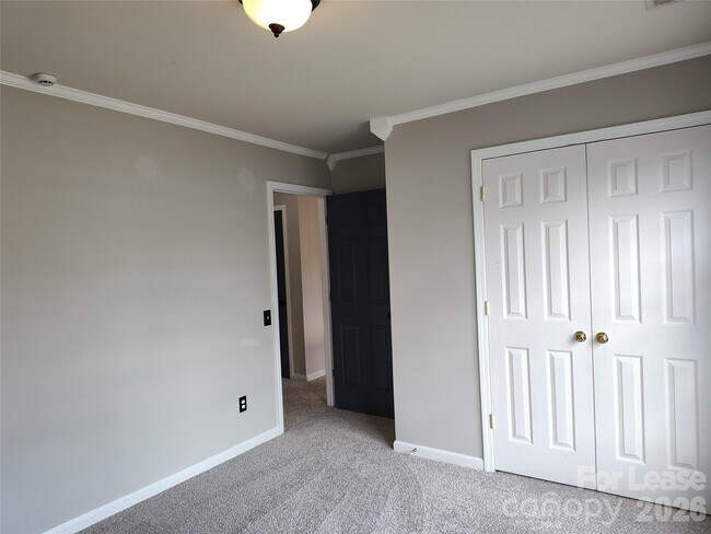 Building Photo - 4018 Manor House Dr