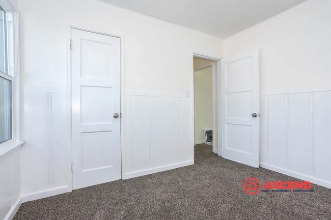 Building Photo - Spacious 5-Bedroom Home + Back Unit Included | 3 Baths | Bakersfield Living