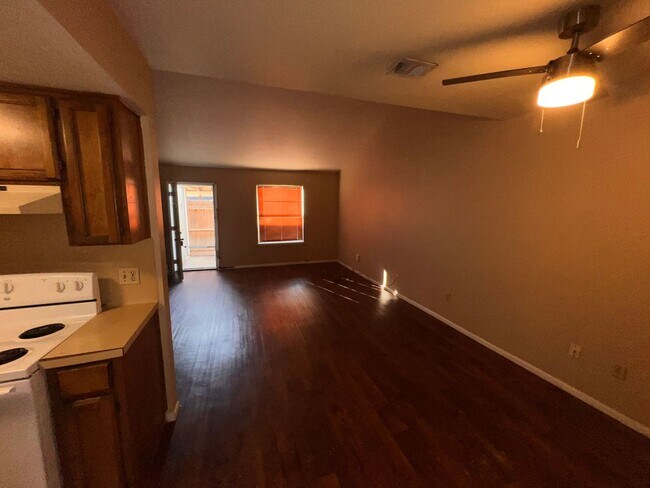 Building Photo - 5749 Crestmore Dr