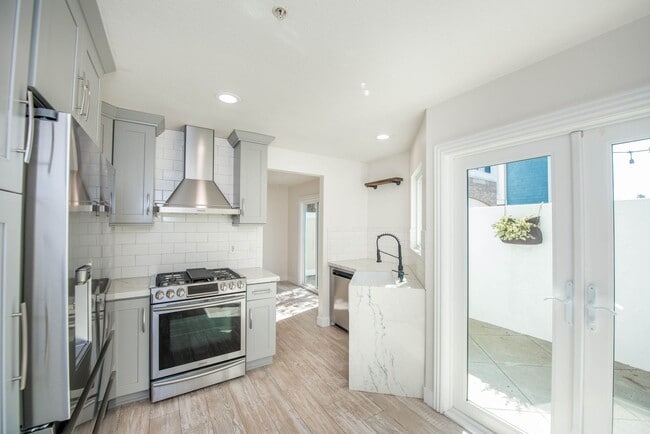 Building Photo - Eastside Costa Mesa Gem