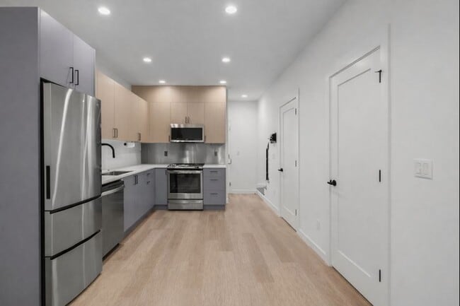 Building Photo - 10350 Wallingford Ave N