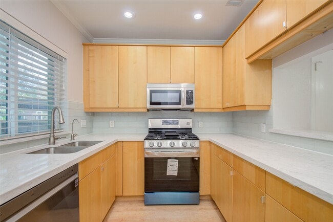 Building Photo - 2910 Grants Lake Blvd