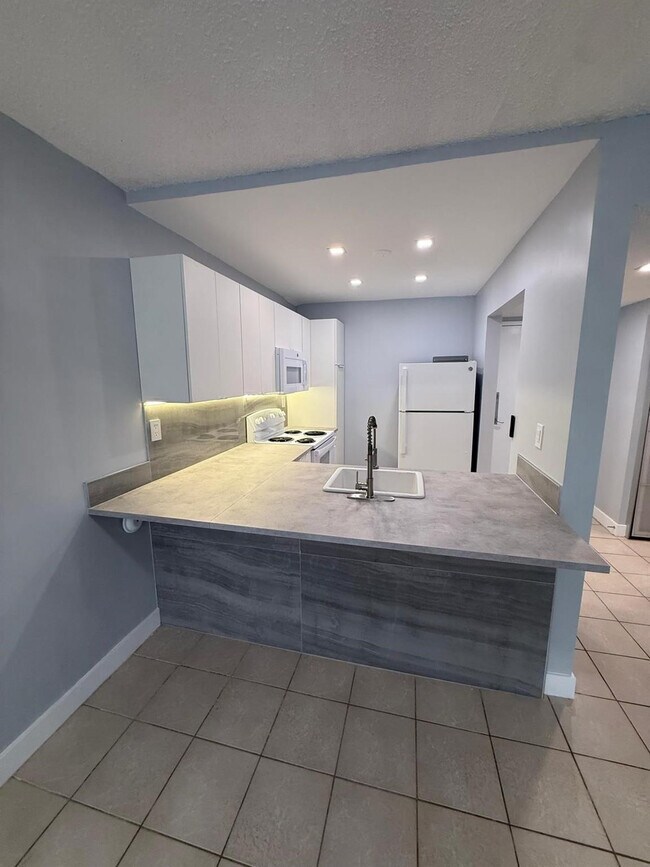 Building Photo - 16465 NE 22nd Ave