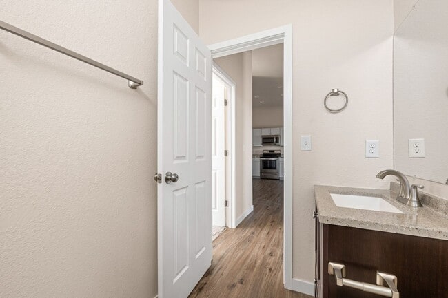 Building Photo - 753-753 E Laporte Dr