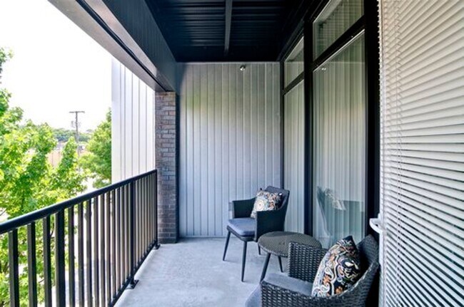 Building Photo - Live on Chattanooga's coveted Northshore!