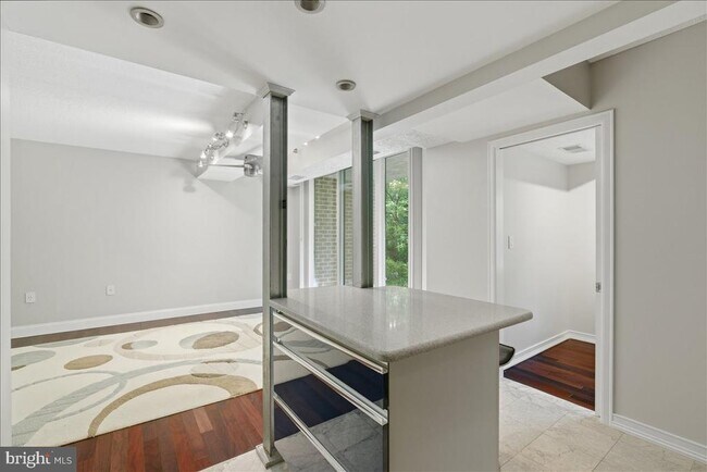 Building Photo - 1425 Northgate Square