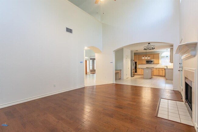 Building Photo - 2308 Sandra Dr