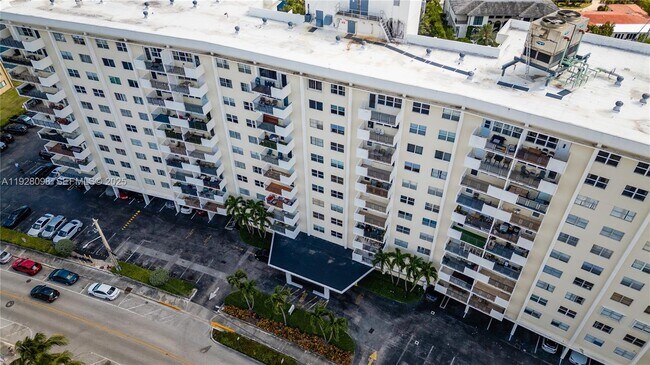 Building Photo - 401 Golden Isles Dr