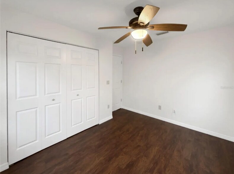 Building Photo - 930 School St