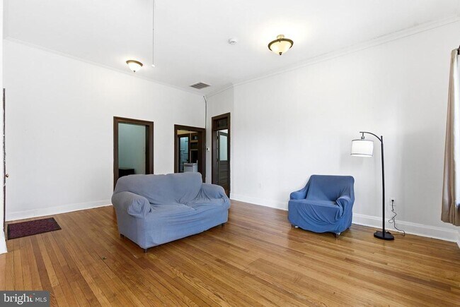 Building Photo - 105 N Loudoun St