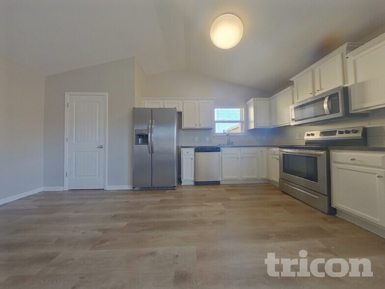 Building Photo - 316 Meadow Vista Ln