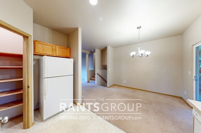 Building Photo - Great Location!  Quiet Neighborhood!
