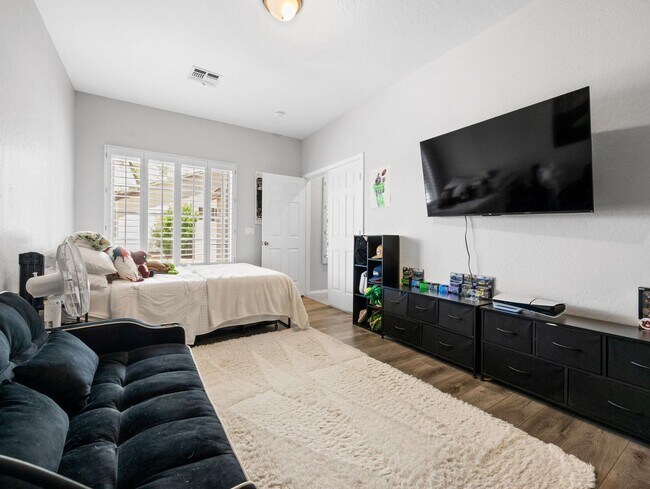 Building Photo - 4613 E Tumbleweed Dr