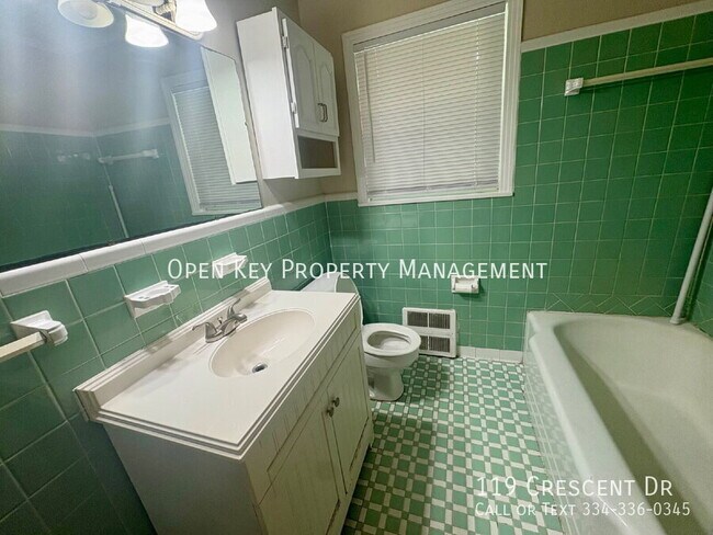 Building Photo - 119 Crescent Dr