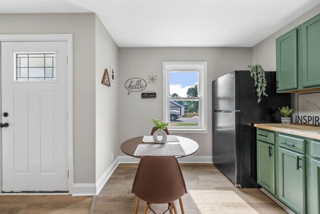 Building Photo - 515 9th St