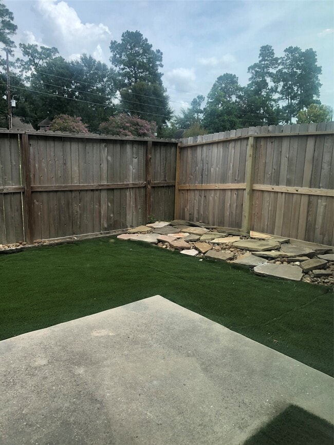 Building Photo - 16048 Limestone Lake Dr