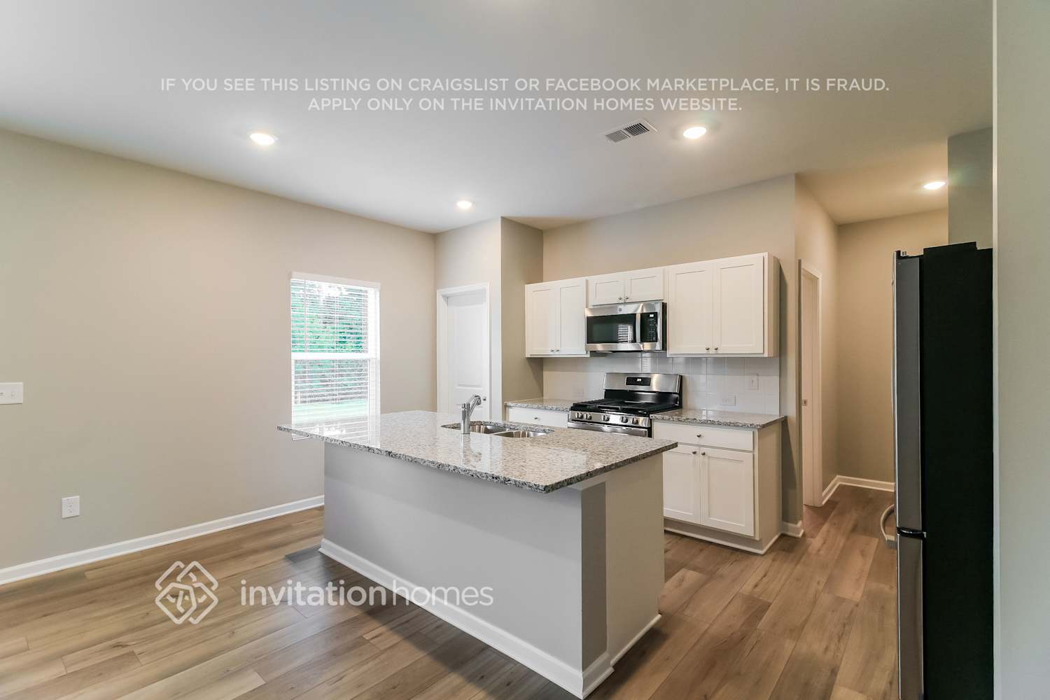 Building Photo - 2084 Boxwood Cir