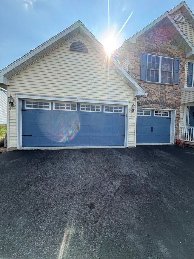 Building Photo - Beautiful 5 Bedroom, 3.5 Bathroom Home for Rent