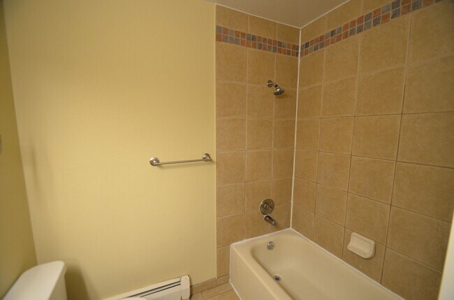 Building Photo - 670 Winona Ct