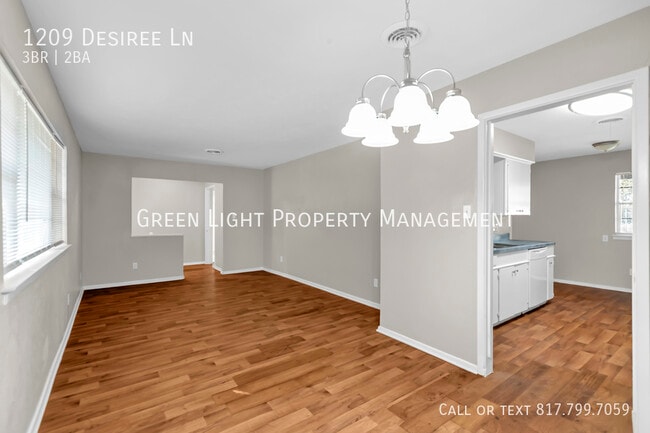 Building Photo - 1209 Desiree Ln