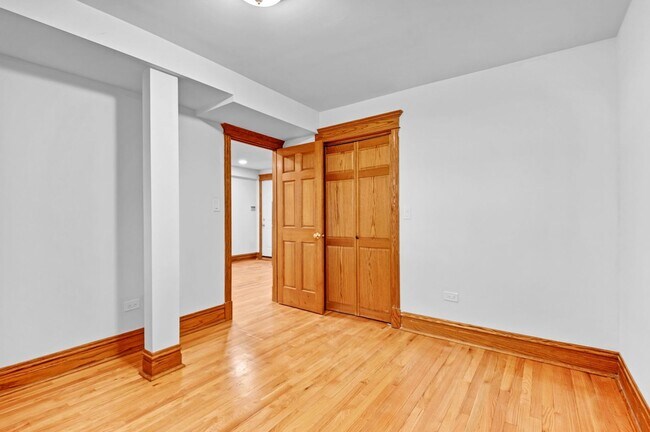 Building Photo - 3806 N Greenview Ave