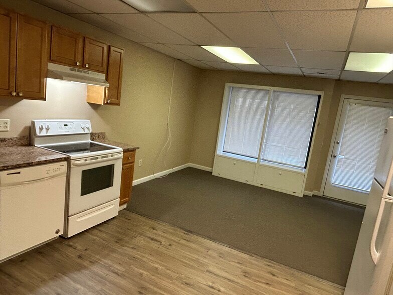 Building Photo - 58 Manville Hill Rd