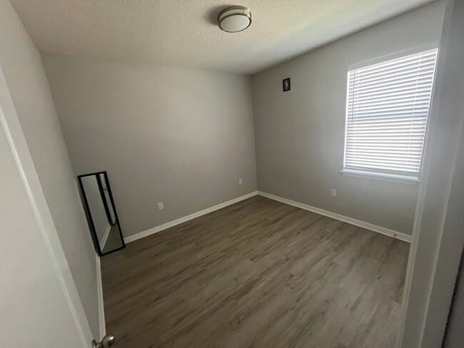 Building Photo - 32848 Sand Creek Dr