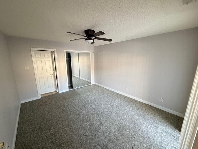 Building Photo - 4718 Twin Hickory Lake Dr