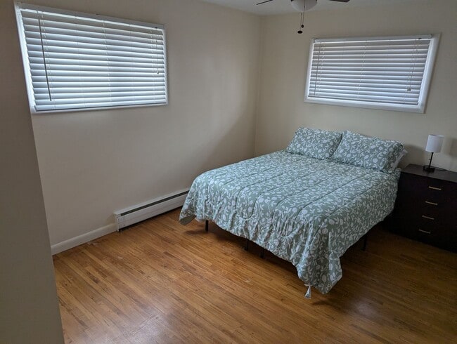 Building Photo - 441 Maple Dr