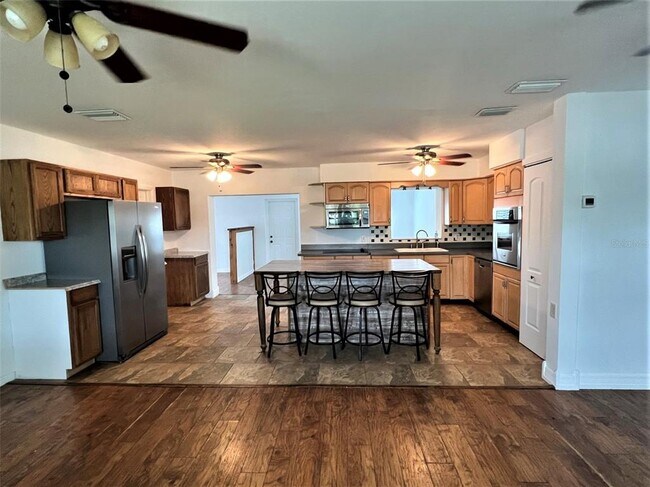 Building Photo - 11401 64th Terrace N