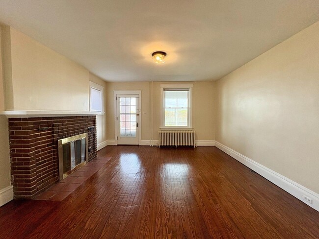 Building Photo - 616 N Front St