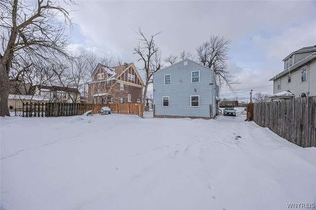 Building Photo - 1629 10th St