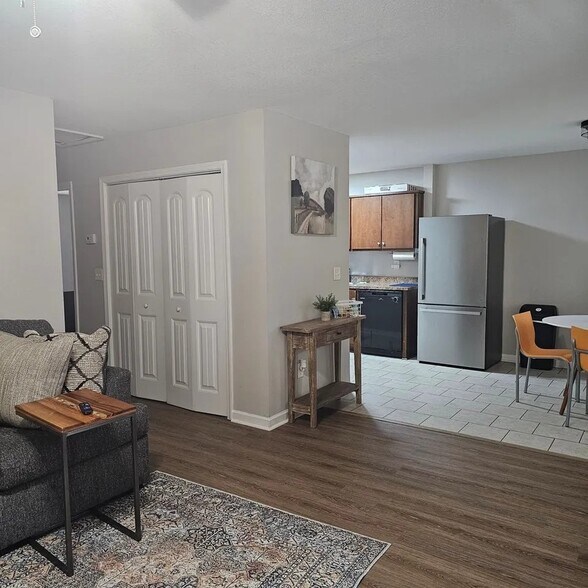 Building Photo - 1311 17th Ave